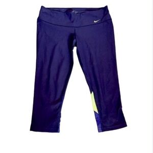 NIKE Dri Fit cropped capris workout athletic leggings. 8” rise. 19” length.